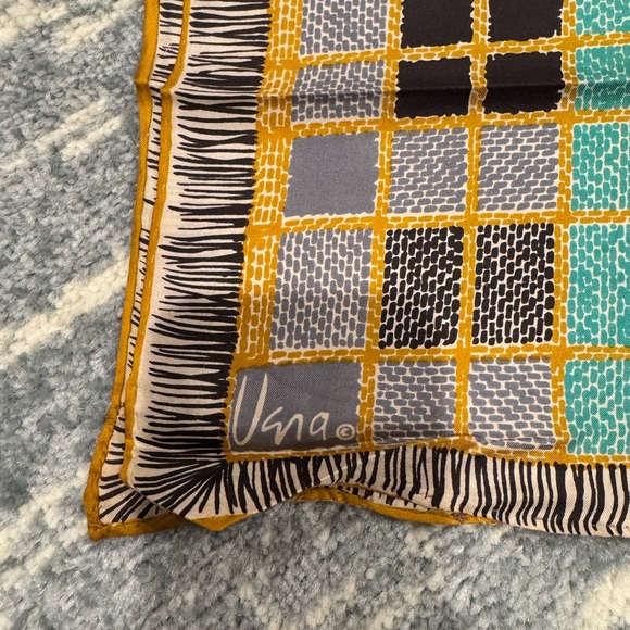 Vera Scarf - Picture 2 of 2